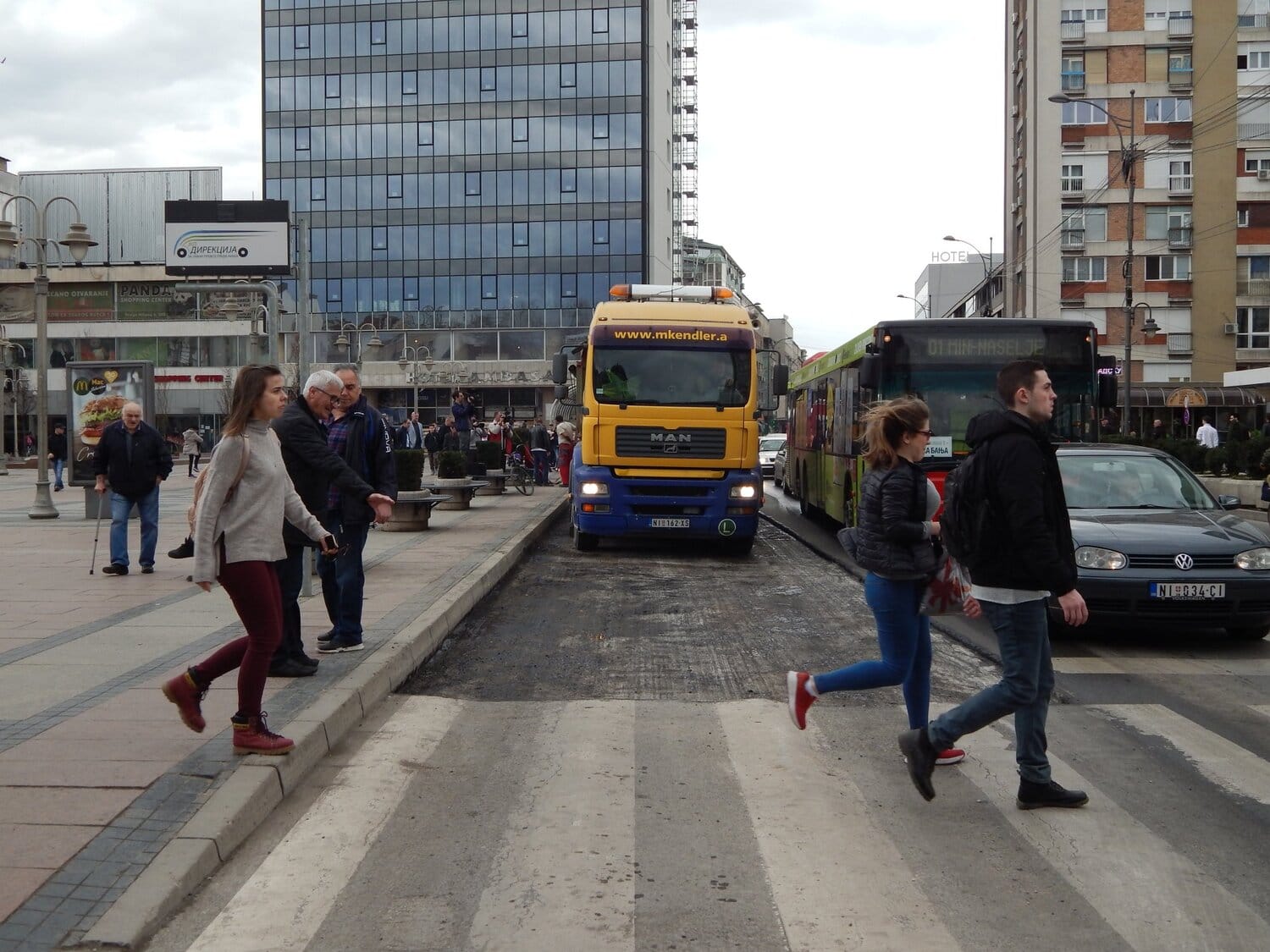 Udarne rupe radovi foto V Milic