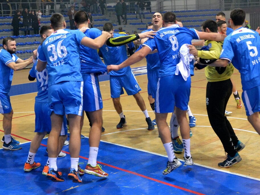 rk zeleznicar nis slavlje igraca foto superliga rukomet