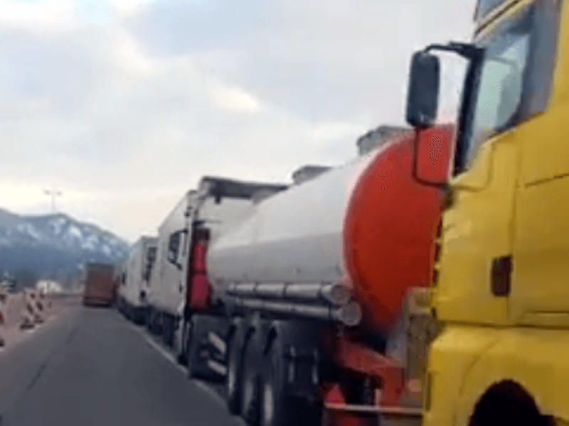 Normalizovan teretni saobraćaj na Gradini 12 800x600 kamioni gutzva