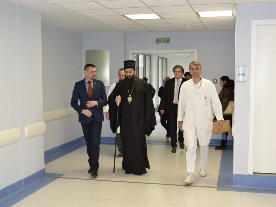 Blagoslov niškog vladike za bogomolju u Kliničkom centru 13 vladika kc foto kcnis
