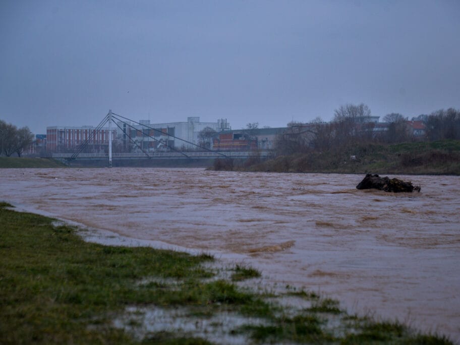 Vodostaji reka opet u porastu, jačaju se bedemi 13 nisava foto vanja keser