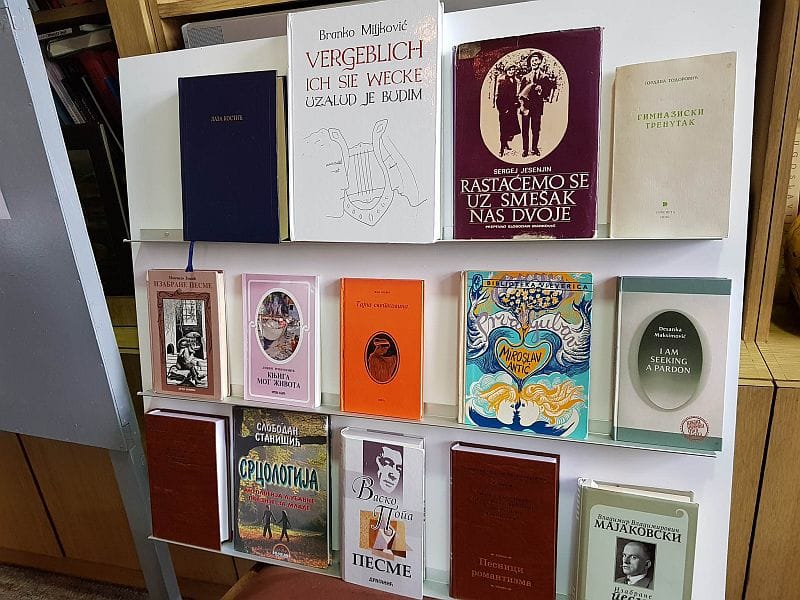 Izložba knjiga poezije u svrljiškoj Biblioteci 1 svetski dan poezije svrljig knjige foto z b