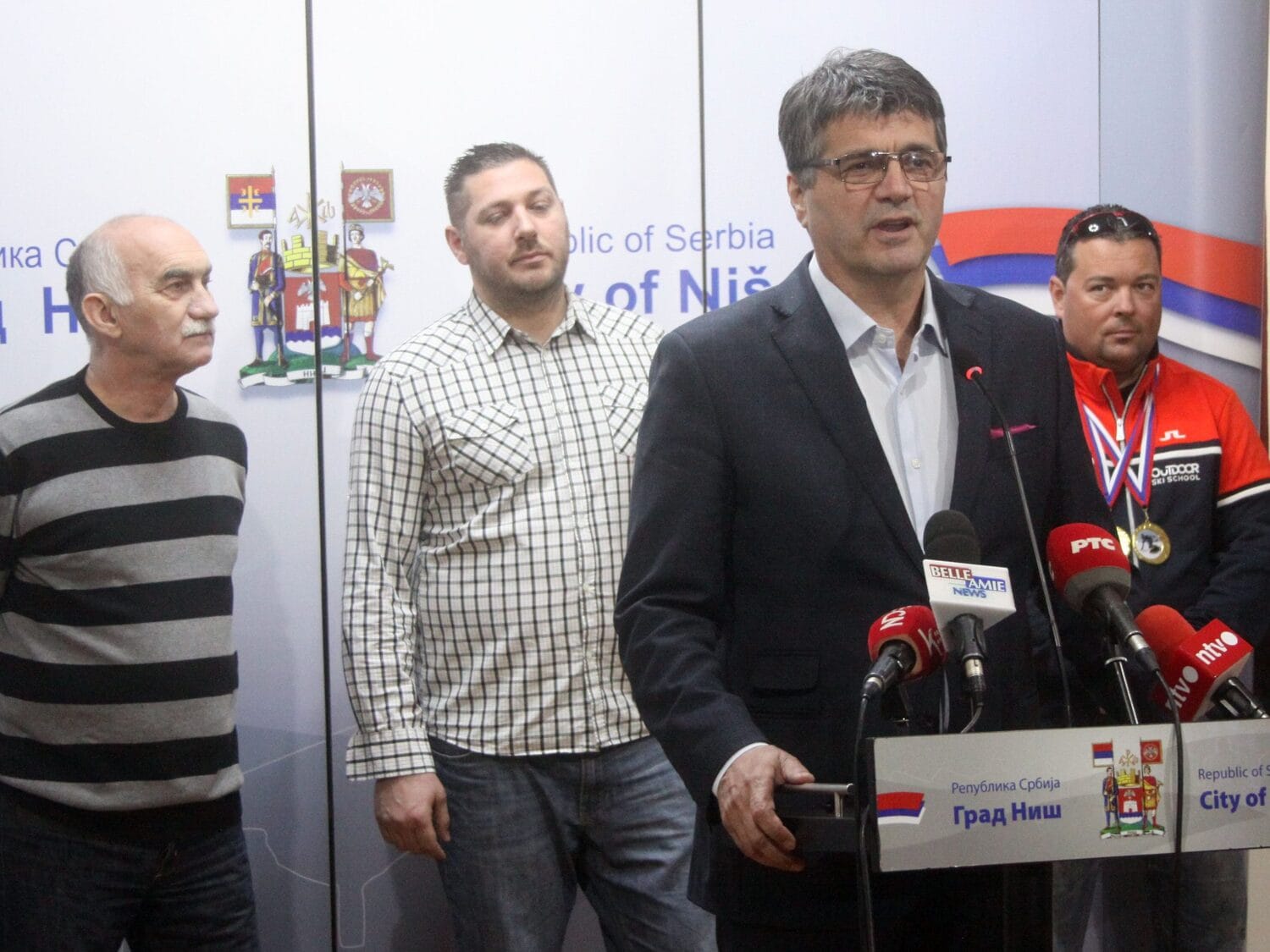 Zlatnom "Želji" i niškom snouborderu uručena priznanja i u Gradskoj kući 1 rukometasi kod gradonacelnika scaled