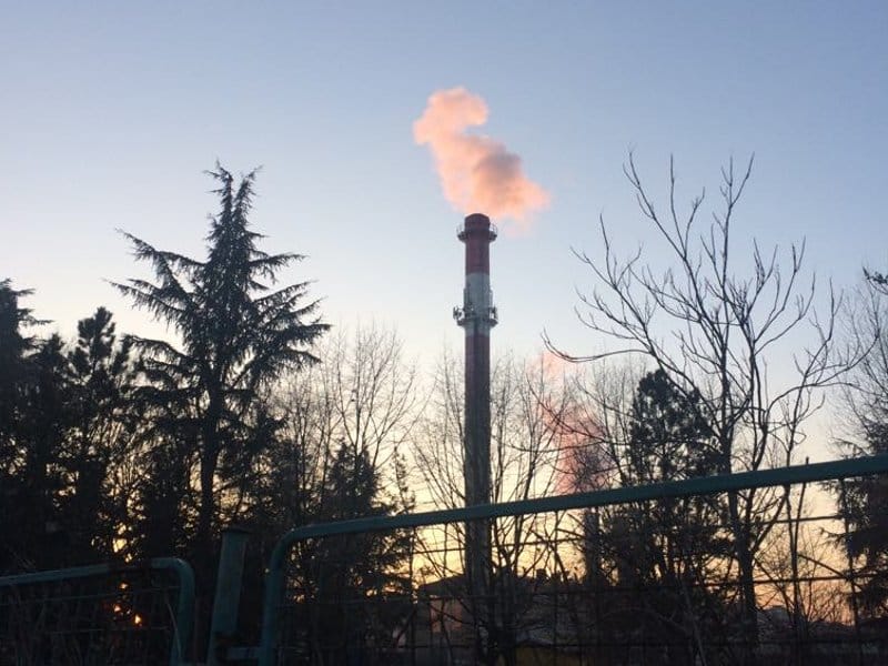 Leskovčanima hladno u stanovima, Piroćancima topli radijatori 10 Toplana dimnjak foto V Milic