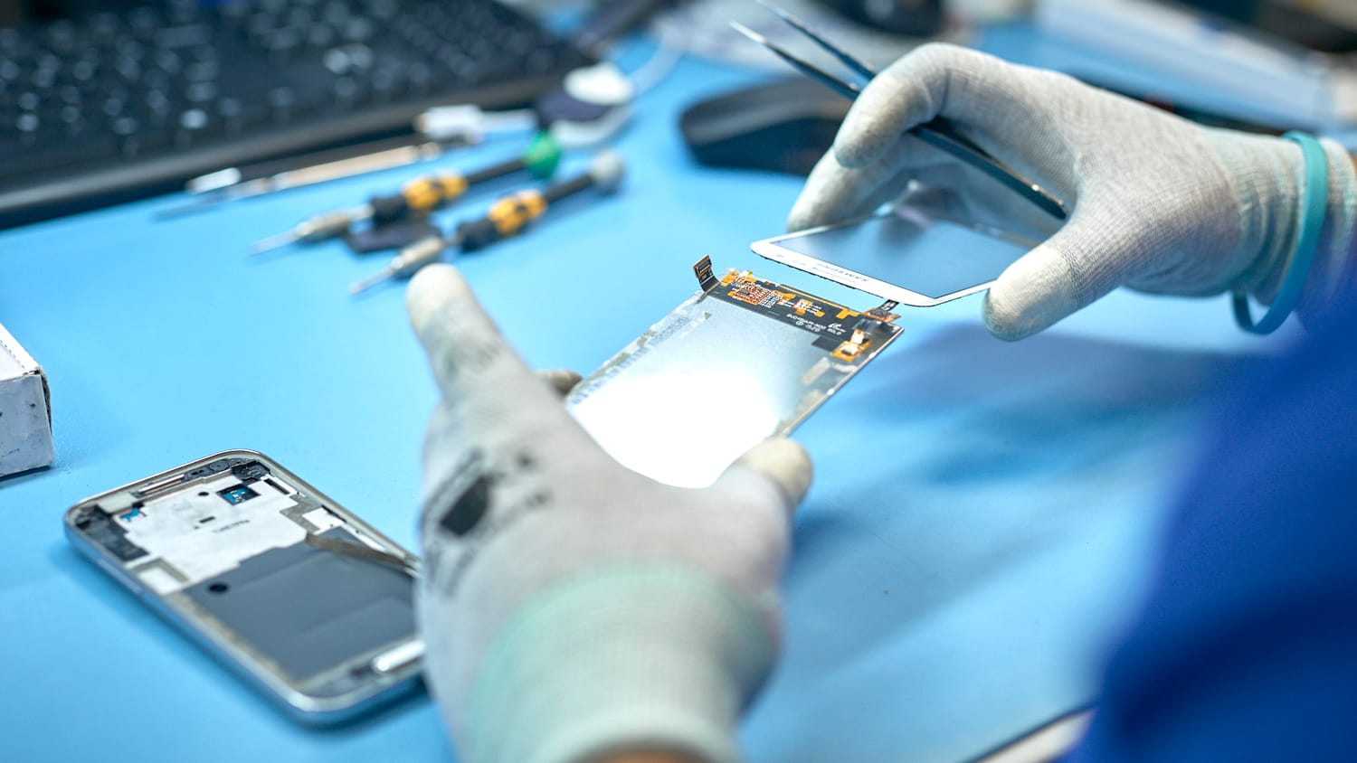 sklapanje telefona u servisu