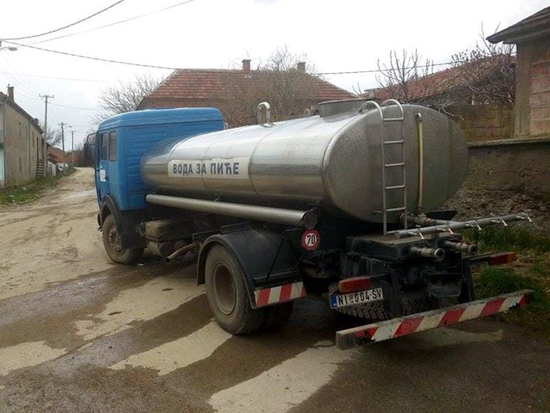 Cisterna i dalje u niskim selima Foto JKP Naissus