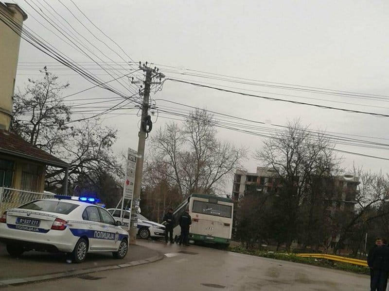 Autobus sletanje s puta foto citalac