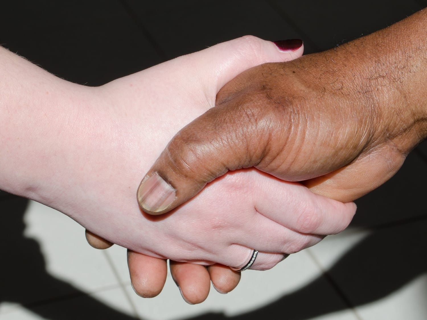 Nedostatak kontinuiteta u radu institucija problem uključivanja Roma u zajednice 1 rukovanje foto flickr Sue F