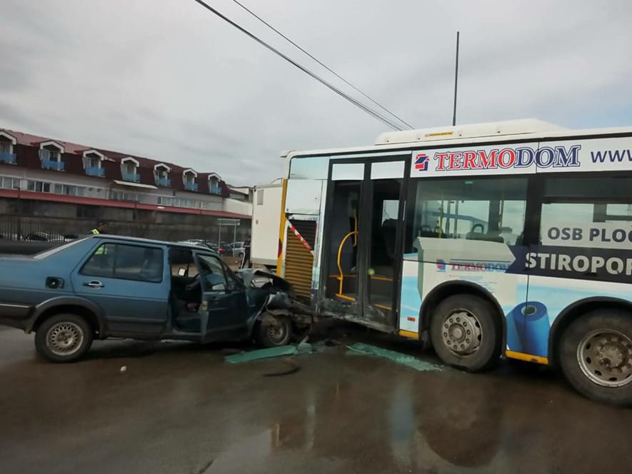 sudar auto autobus foto jt