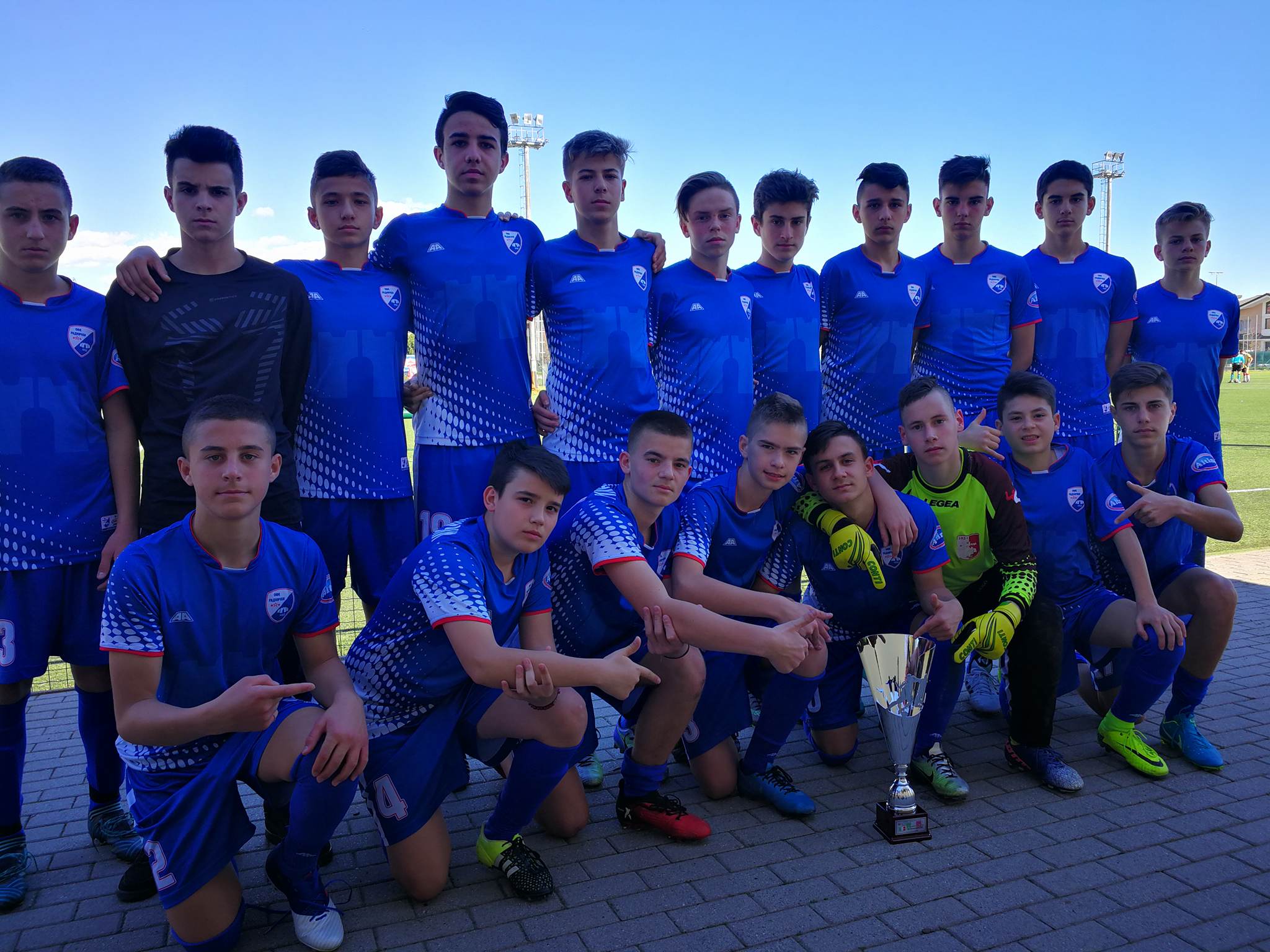 Mladi niški fudbaleri osvojili drugo mesto na Interovom turniru 1 pehar 2003