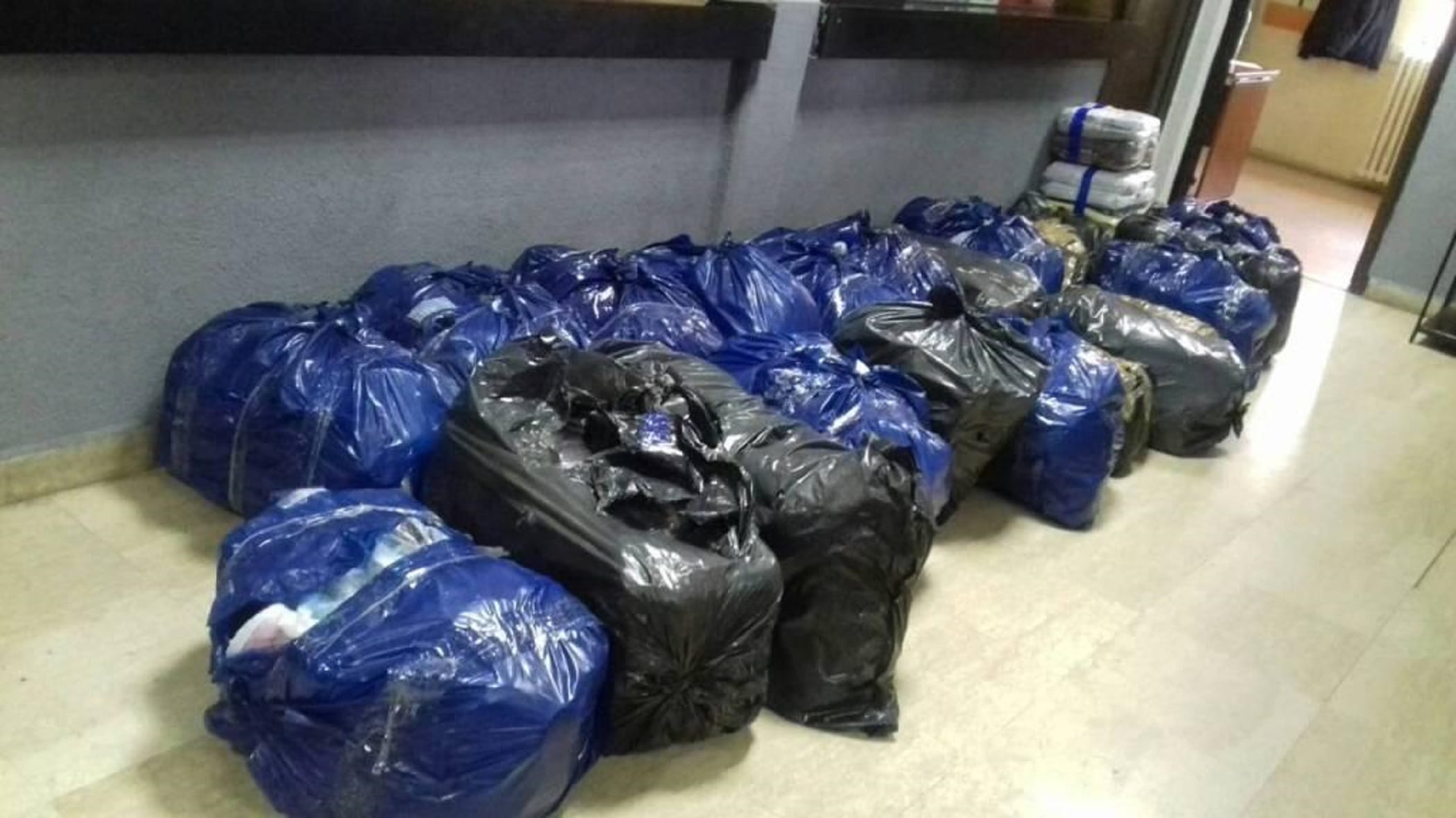 dzakovi-sa-svercovanom-garderobom-dubinska-Pirot