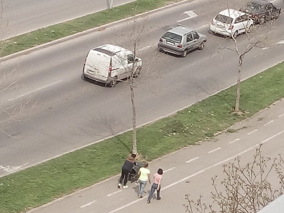 Građani odnose ulične korpe za đubre, Niš ostao bez rezervnih posuda 10 Gradjani odnose korpu foto citalac