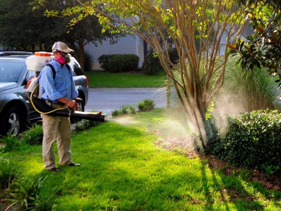 Zaprasivanje komaraca april 2018 foto flickr Mosyuito Free Yards