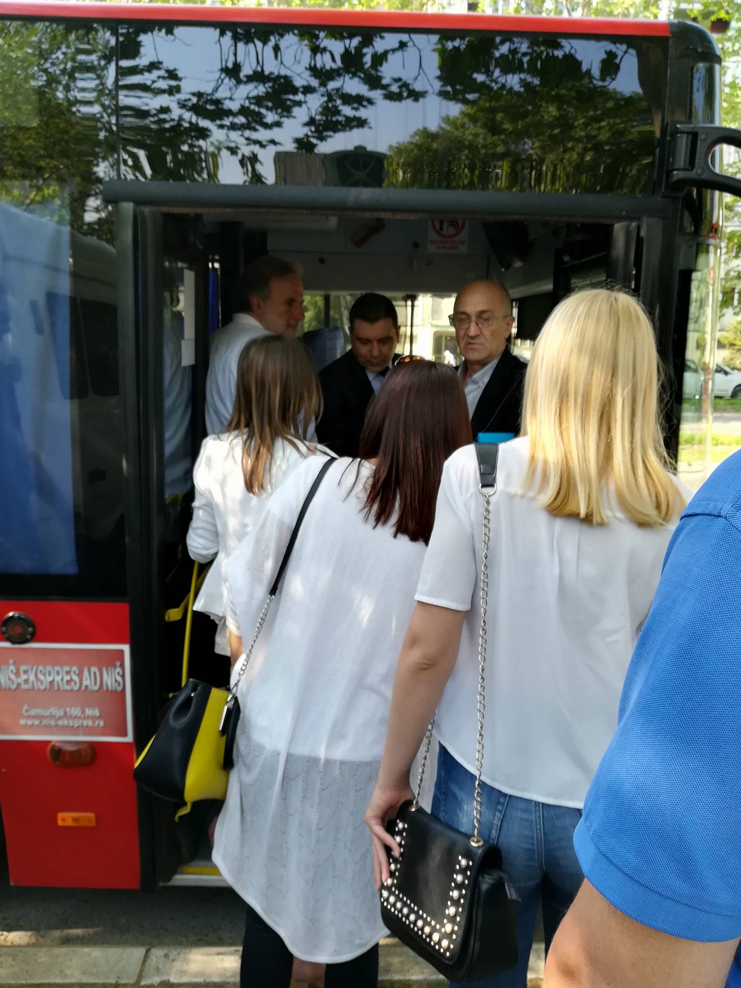 autobus-kod-pravnog-foto-vm