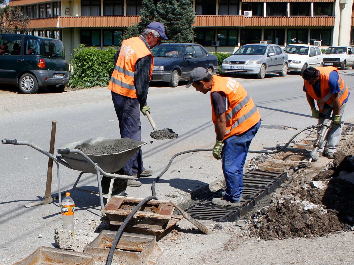 Postavljanje novih slivnika aptil 2018 foto Bojana Antc
