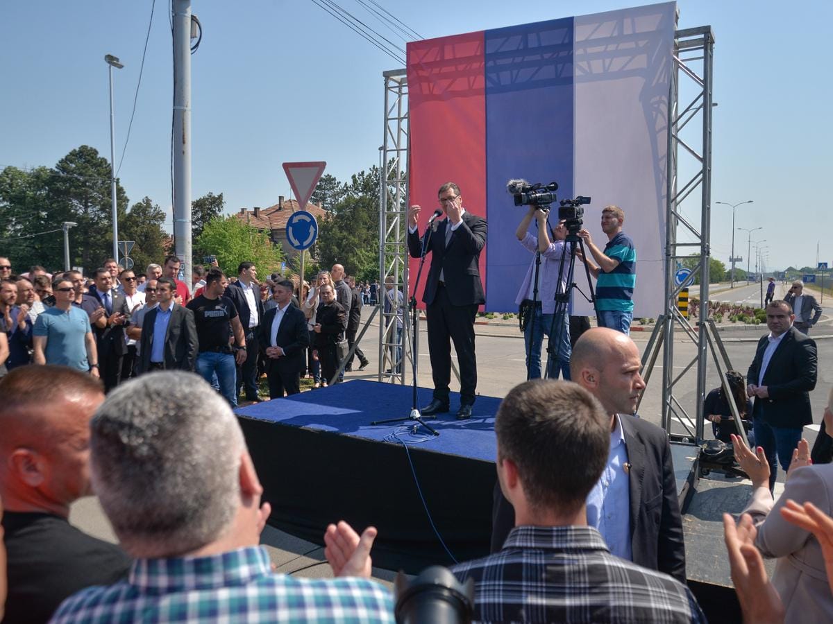 Vučić ponovo slagao radnike propalih niških firmi 1 vucic na ulici foto vanja keser