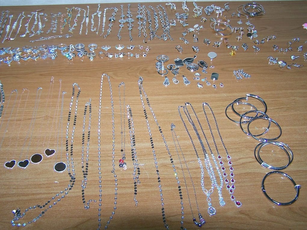 Neprijavljen-srebrni-nakit-Gradina,-foto-uprava-carina