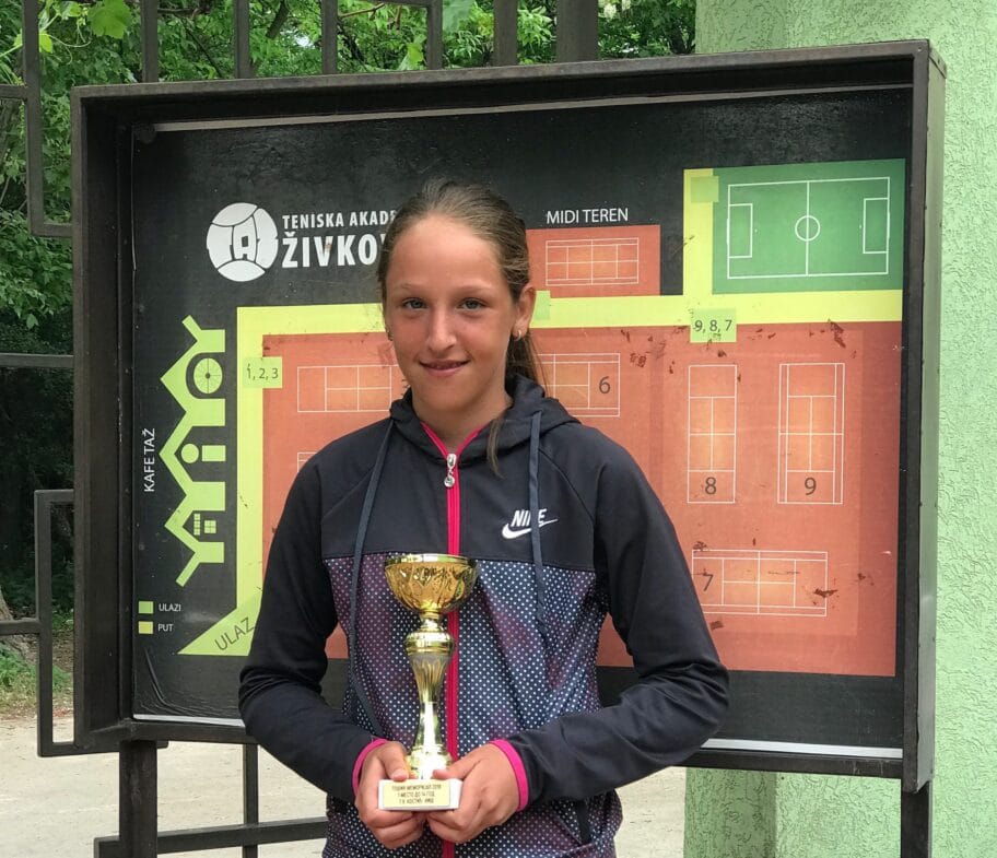 Na teniskom turniru u Nišu pehar odnela Nišlijka 13 Anja Stankovic scaled