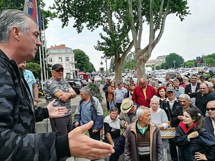 “Gradska vlast obmanjuje borce i radnike i ne rešava probleme” 8 Milosevic protest