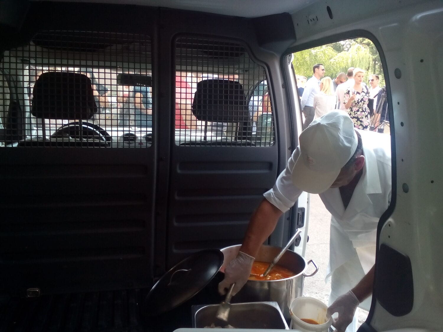 Produžen rad prokupačke Narodne kuhinje za još mesec dana 1 Podela hrane foto V Milic