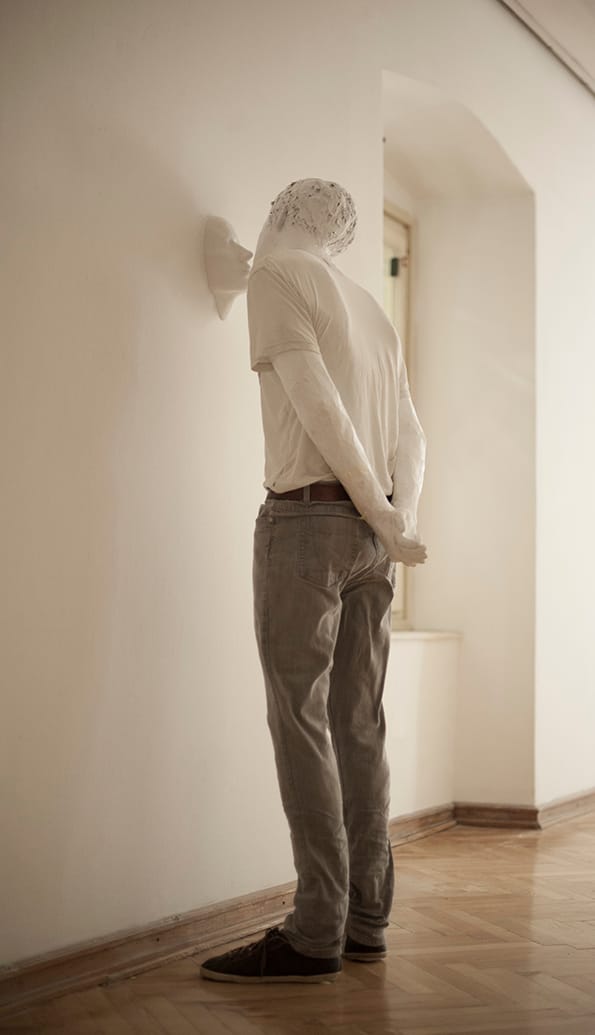 Vlatka Vujosevic Poljubac 169x49x50cm kombinovana tehnika paper mache 2014