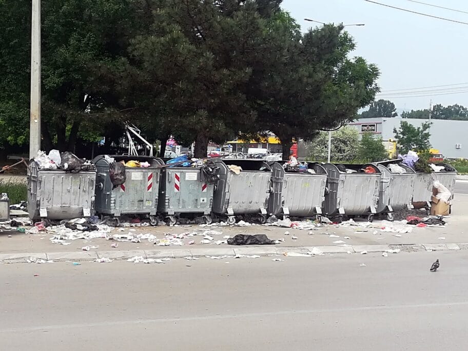 Mini deponija kod DIS a foto citalac