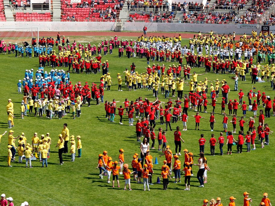 Preko 2.500 najmlađih Nišlija plesalo na stadionu “Čair” 3 deca 2 foto sasa djordjevic