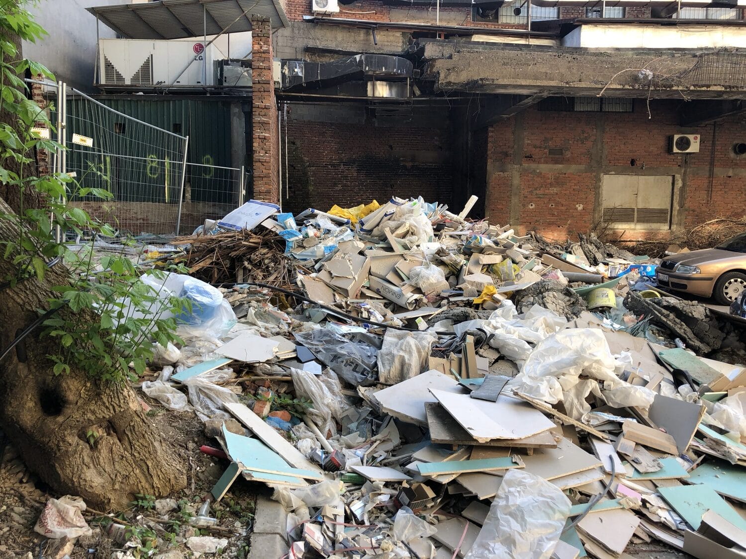 Divlja deponija Ambasador Prijavi problem scaled