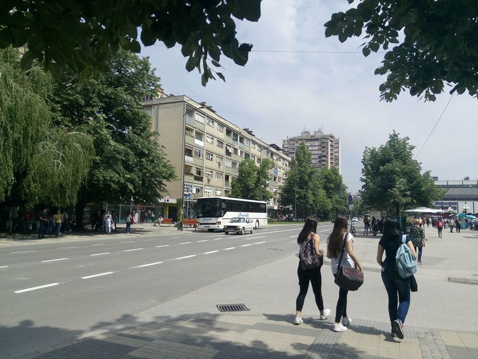 Beba u Leskovcu ozbiljno povređena nakon pada sa drugog sprata 1 Leskovac foto V M