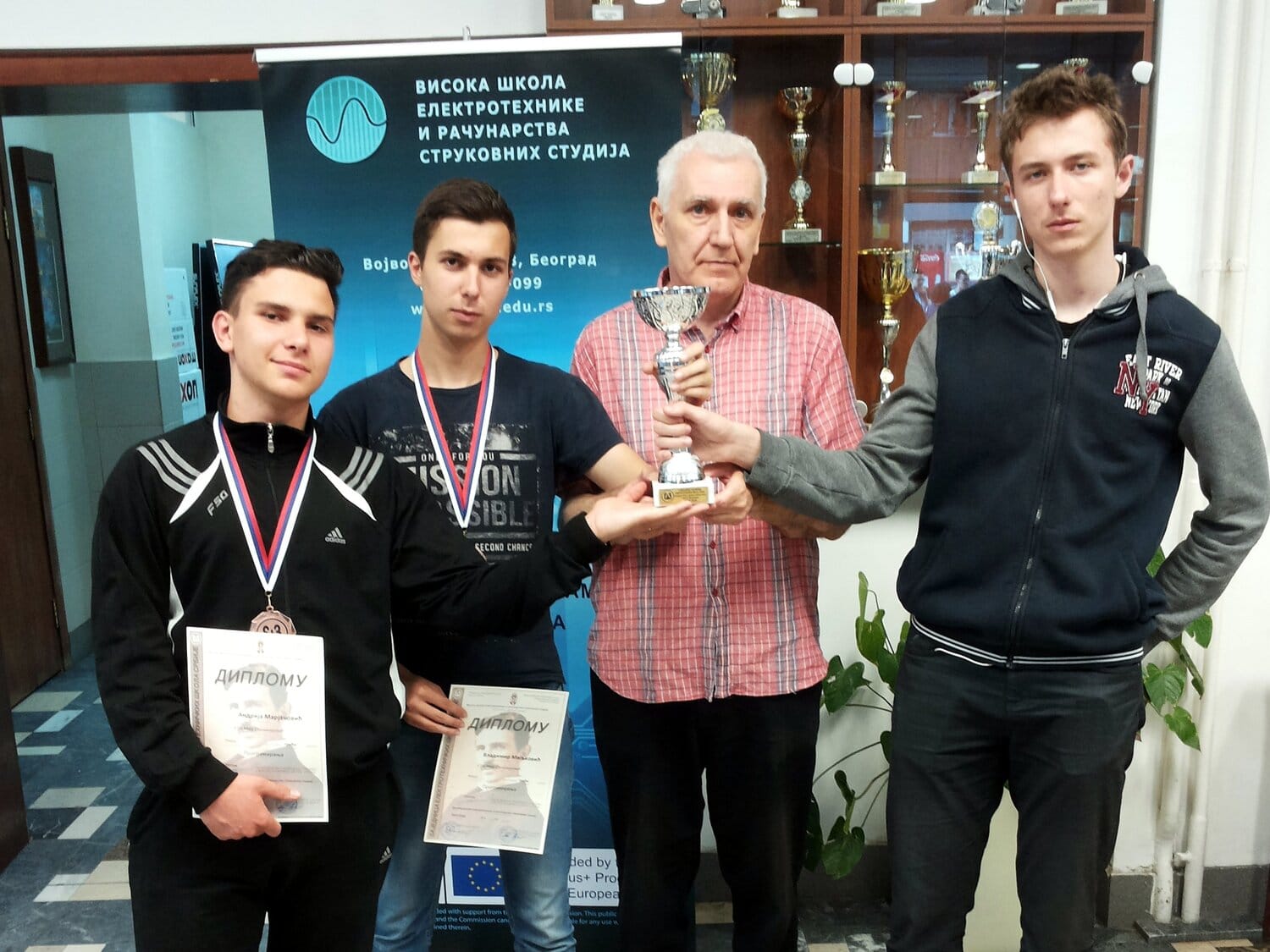 Ucenici programiranje foto ETS Mija Stanimirovic