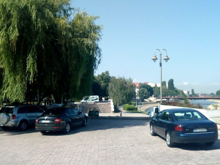 Foto-vest: Bahato parkiranje na nišavskom keju 15 Bahato parkiranje foto D K scaled