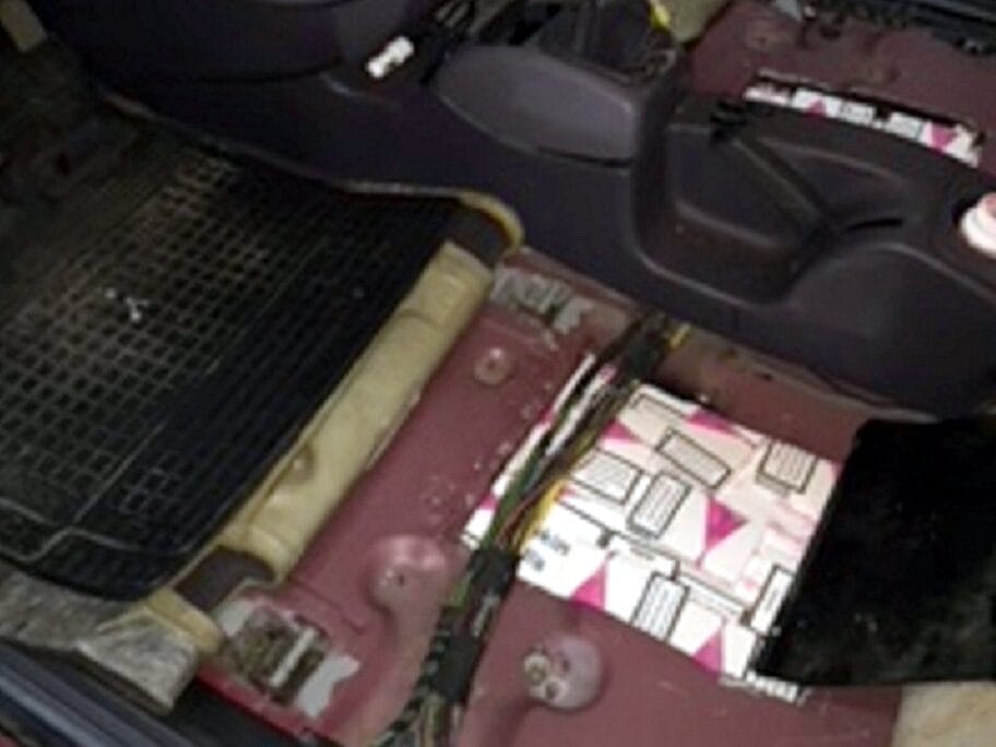 Cigarete u bunkeru foto Uprava carina