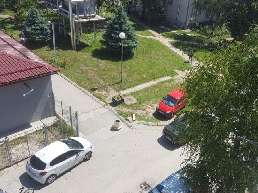 Ostala bez posla u Kliničkom zbog nepropisnog parkiranja 20 Bahatoparkiranjeu kruguKCNis foto kcnis