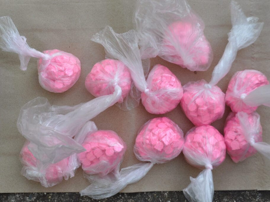 MDMA u kolima, marihuana u stanu - uhapšen mladić iz Niške Banje 12 droga foto Policijska uprava Nis