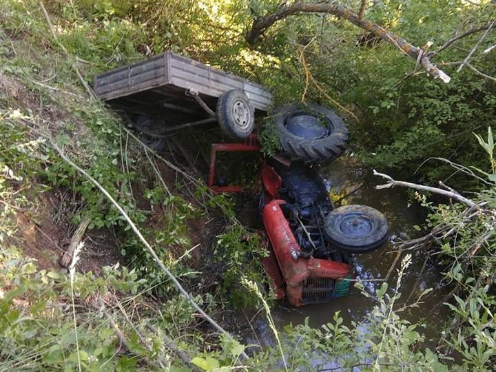 Traktor se prevrnuo u blizini Svrljiga, povređena starica 9 traktor prevrnut Svrljih foto Aleksandar Kostic