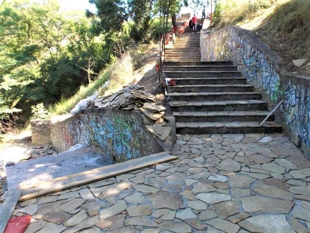 Počela rekonstrukcija stepeništa na prokupačkom brdu Hisar 14 radovi stepeniste