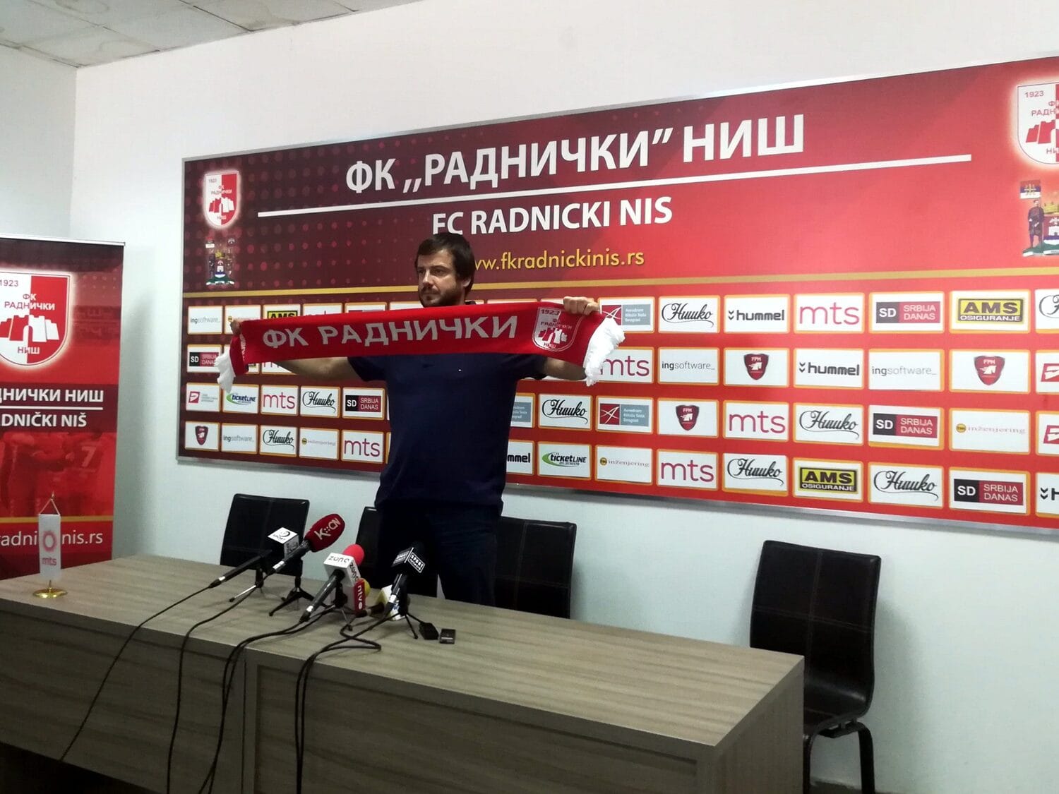 Promocija Nenad Lalatovic Radnicki foto Juzne vesti Milica Jovanovic scaled