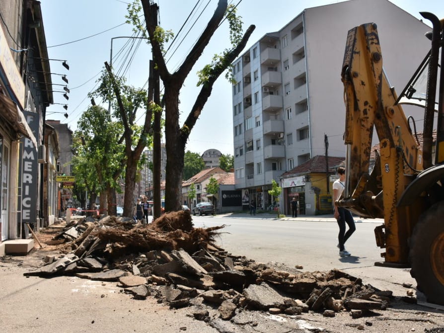 Nastavljeni radovi u Voždovoj, seku se pojedina stabla 11 vozdova trotoar foto gradnis