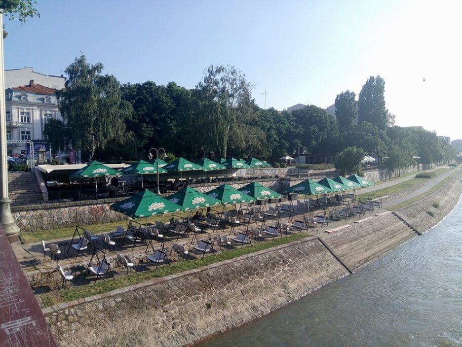 Na keju ponovo bašta kafića, iako je inspekcija uklonila početkom godine 13 Basta kafica Kej centar