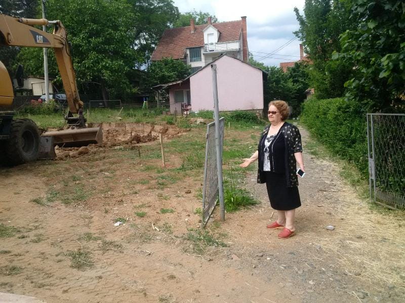 tuzila komunalce zbog radva u dvristu foto lj m