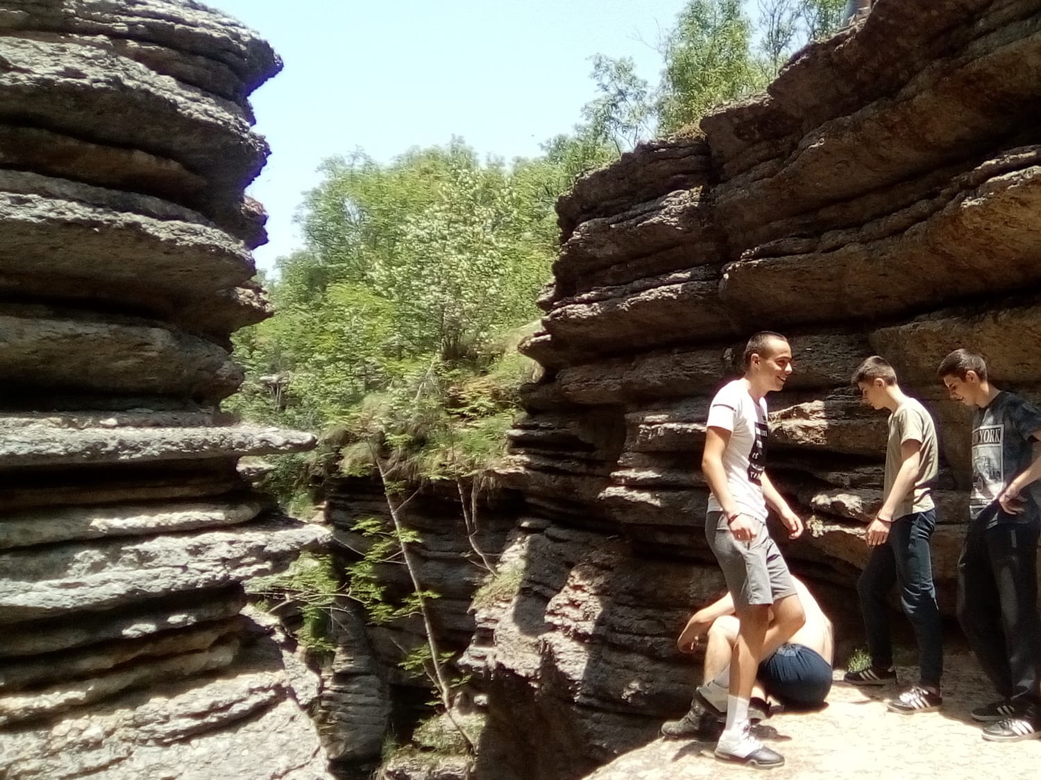 Učenici srednjih škola iz Pirota i Dimitrovgrada uživali u lepotama Stare planine