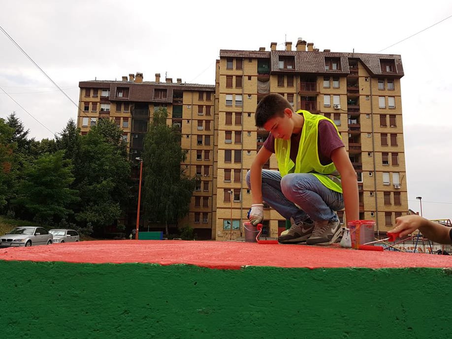 Mladi sredili teren i "doterali" deo naselja Delijski vis 1 delijski vis teren foto fbradneakcijedelijskivis