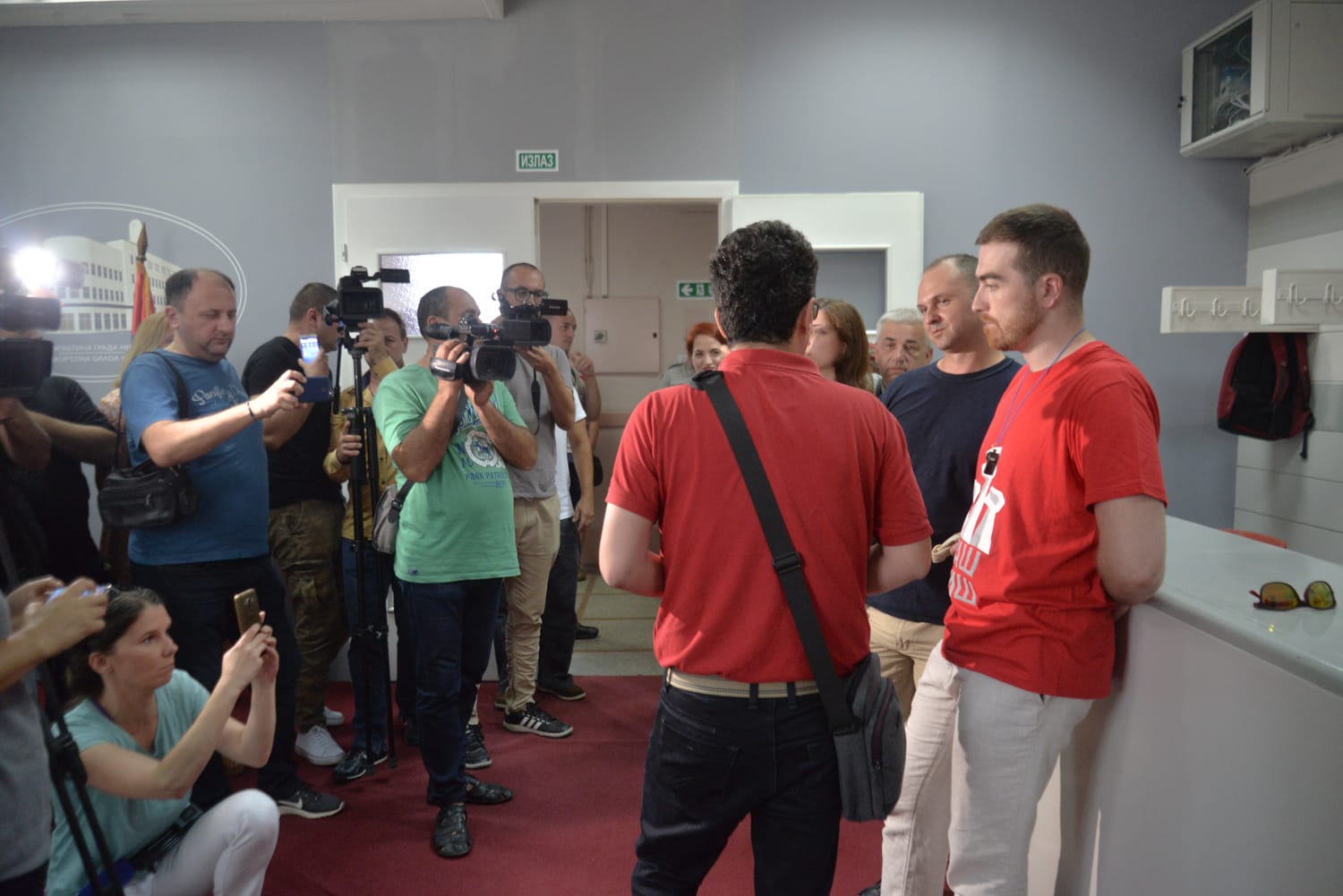 Jovanovic i Boskovic ispred sale Skupstine foto Vanja Keser