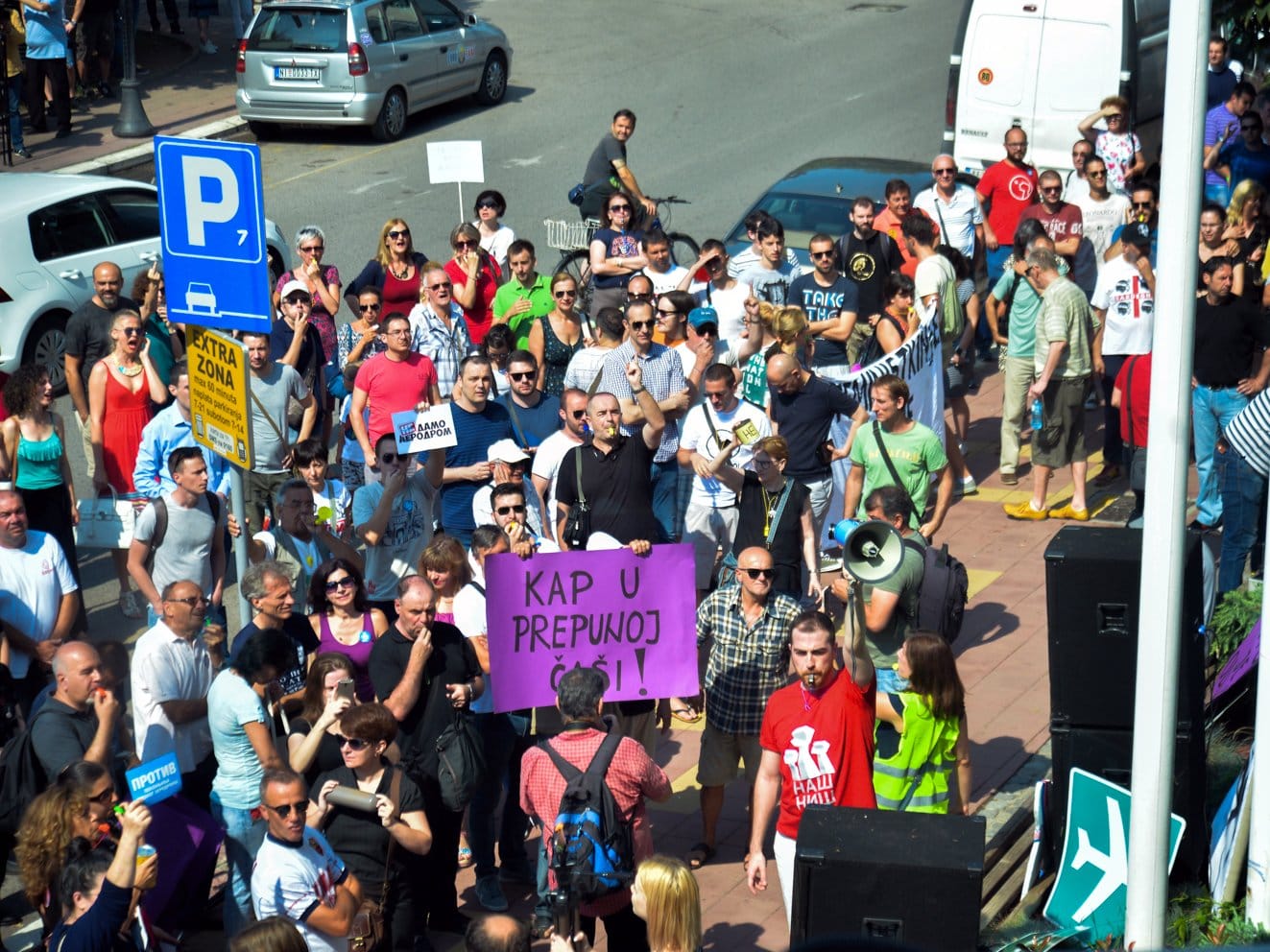 Protest pred Skupstinu foto Vanja Keser