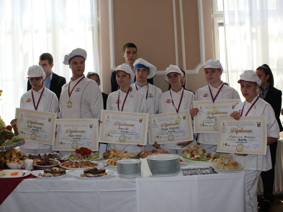 Leskovčanima 12 medalja na Međunarodnom gastro festivalu 6 Ucenici Trgovinsko ugostiteljska skola jun 2018 foto Bojana Antic