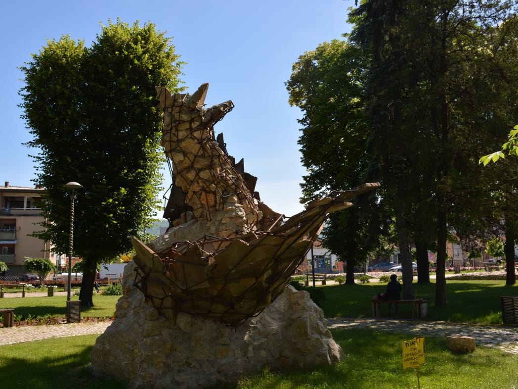 Skulptura mitskog konja vojvode Momčila - Jabučila