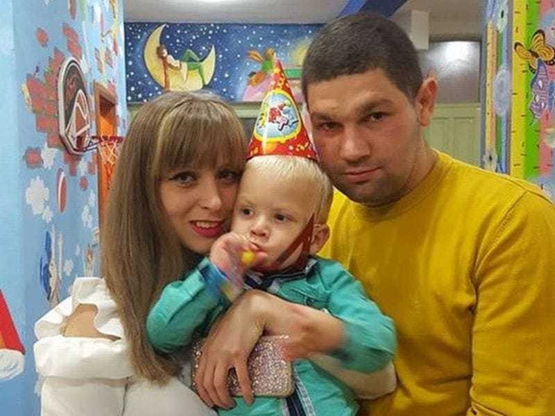 Milos sa sinom i suprugom privatna arhiva