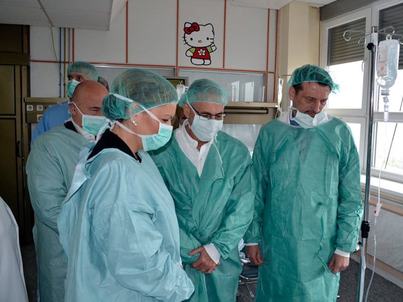 Španski hirurg "probio" led, ubuduće u Nišu najteže operacije kičme 1 panskihirurg