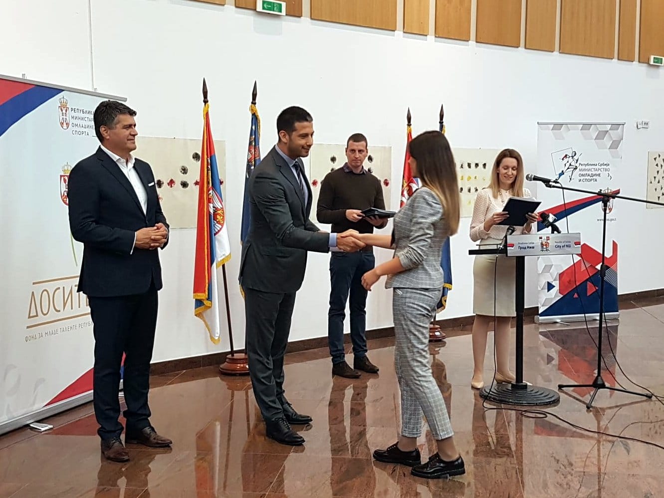 Dodela stipendija studentima foto Ministarstvo omladine i sporta