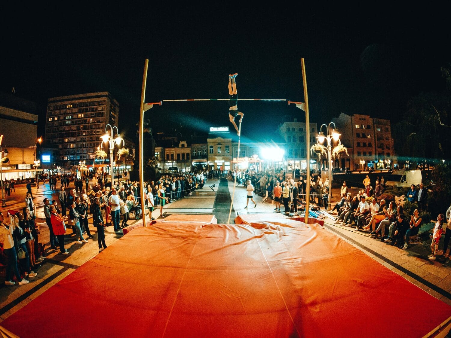 Skok motkom Atyletski miting Nis Trg kralja Milna foto Zux scaled